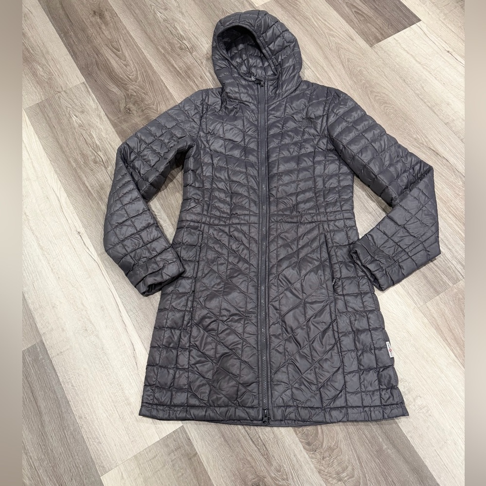The Nort Face Women’s Thermoball Eco Parka  Size S Excellent Condicion